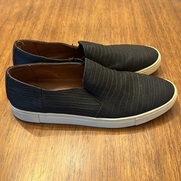 Frye leather embossed slip on sneaker - Picture 3 of 8